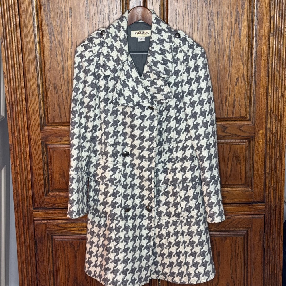 Hydraulic woman’s double breasted coat